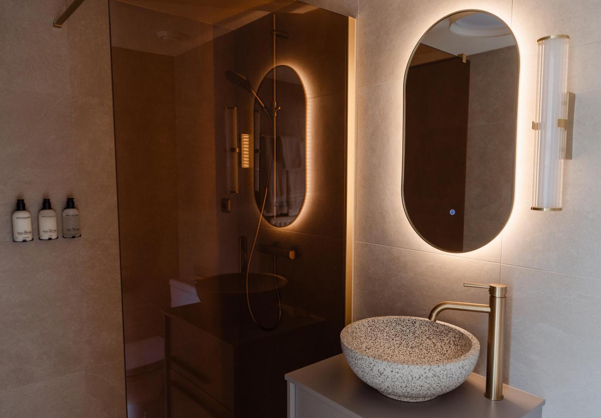Le Virage Bistro En Hotel Maastricht Ngoại thất bức ảnh